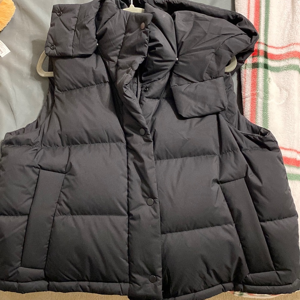 Lululemon wonderpuff vest in black